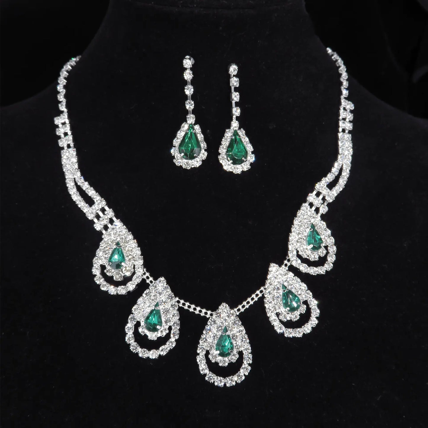 Conjunto de joyas de circonita azul en forma de lágrima: 2 pendientes y collar