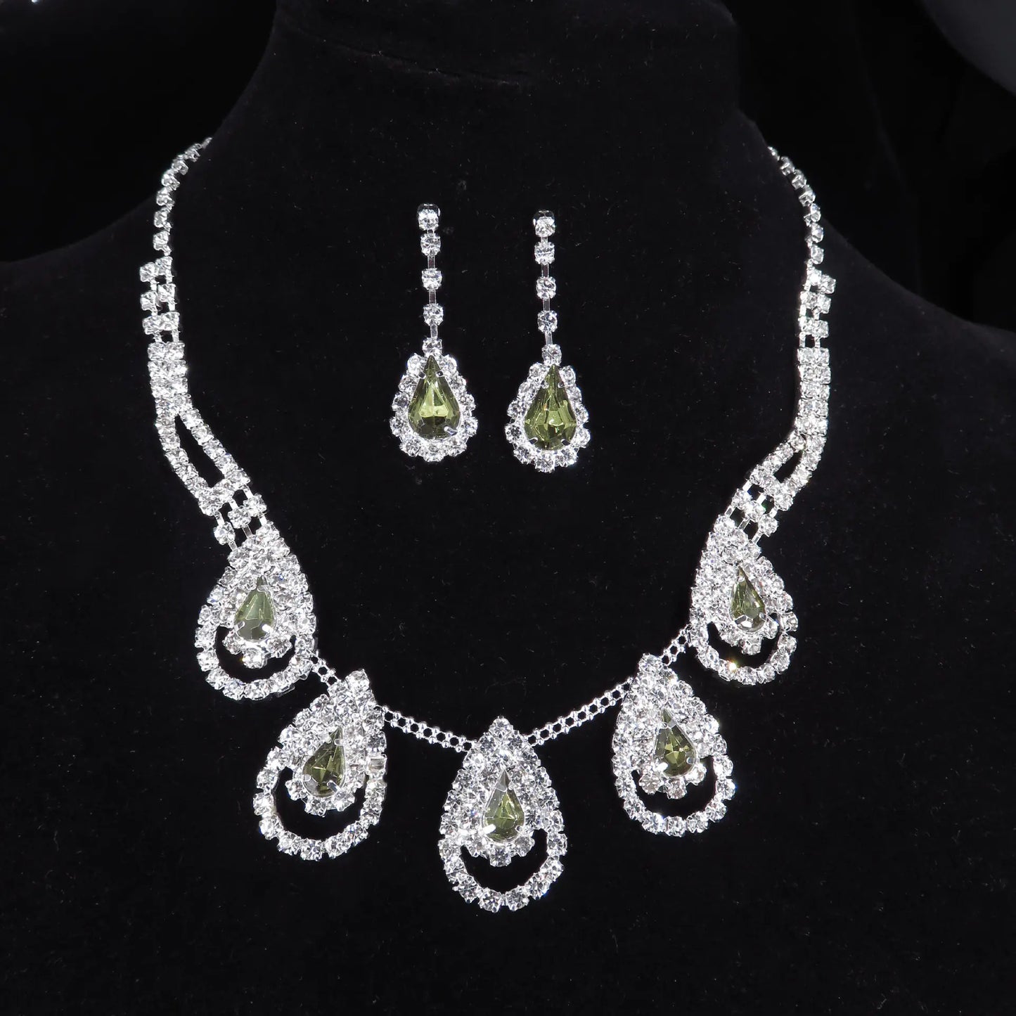 Conjunto de joyas de circonita azul en forma de lágrima: 2 pendientes y collar